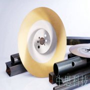 全自動(dòng)切管機(jī)和普通的切管機(jī)最不一樣的地方就是在自動(dòng)化方面。普通的切管機(jī)在運(yùn)作的時(shí)候必須要有工人在旁邊查看，以防出現(xiàn)失誤